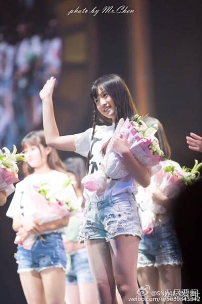 snh48费沁源比基尼性感写真集，费沁源动态图gif，费沁源短裙生活照(2)(点击浏览下一张趣图)