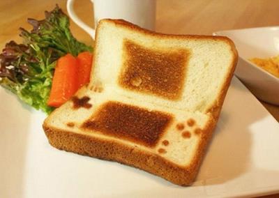 作为一个游戏迷，就该这样烤面包(点击浏览下一张趣图)