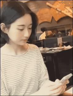 高潮表情图片:女人大胸高潮的表情动态图(2)(点击浏览下一张趣图)