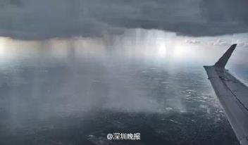 从飞机上看打雷下雨是什么样子的？(点击浏览下一张趣图)