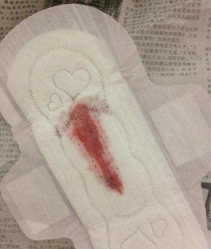 用过的卫生护垫图片，卫生护垫带血图片，女人的卫生巾带血图(5)(点击浏览下一张趣图)