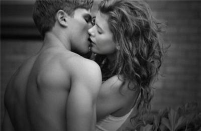 接吻时男友不停地顶我是什么意思，接吻时男友解我内衣揉我胸图片(4)(点击浏览下一张趣图)