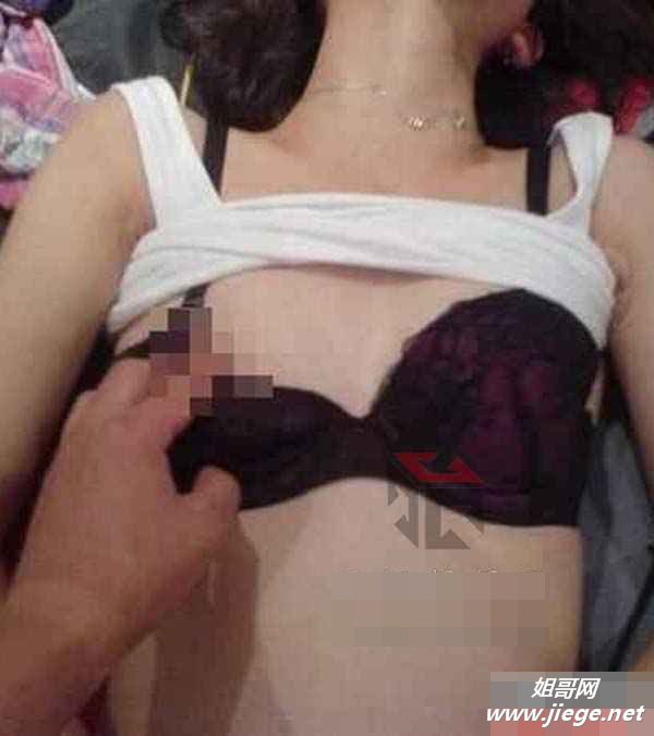 男亲吻女朋友下边相片(4)(点击浏览下一张趣图)