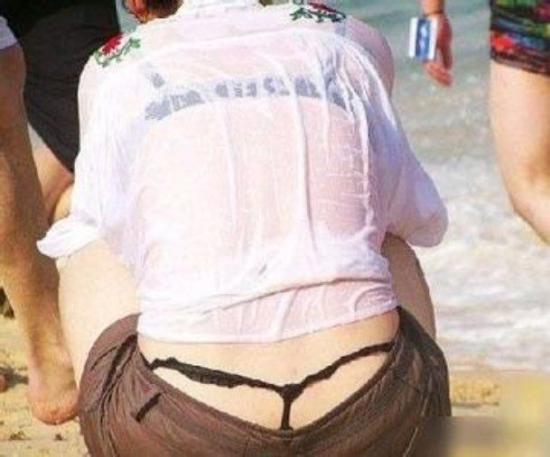 女人上街穿透明裤子(3)(点击浏览下一张趣图)