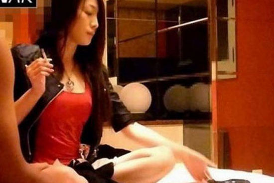 美女老板被迫献身的视频 图(4)(点击浏览下一张趣图)