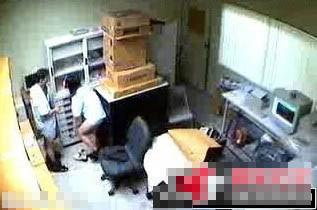 女老板和女男秘密办公室暧昧视频(点击浏览下一张趣图)