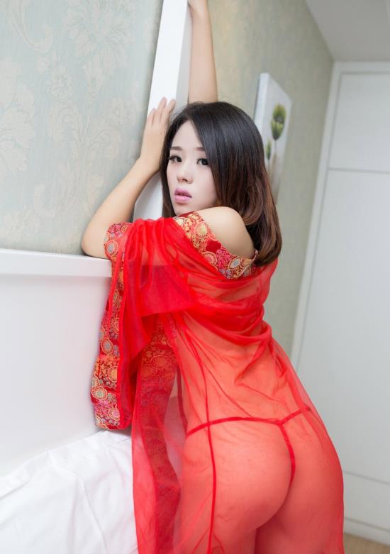 美女刻着身子 你穿衣服(3)(点击浏览下一张趣图)