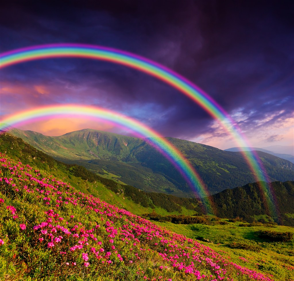 山腰上两道彩虹唯美图片(点击浏览下一张趣图)