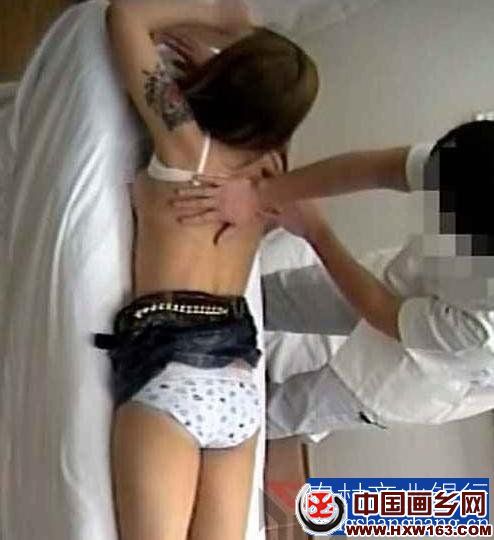 男人强摸女人蛋蛋的照片 男医生给女朋友检查胸(点击浏览下一张趣图)