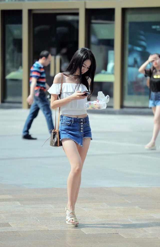漂亮美女穿高跟鞋视频 中国美女穿高跟鞋视频大全(3)(点击浏览下一张趣图)