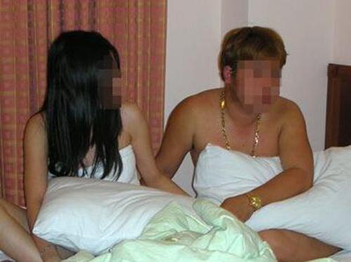 床上有人夜顷情 男人接吻解女人衣服吻女人脖子(3)(点击浏览下一张趣图)