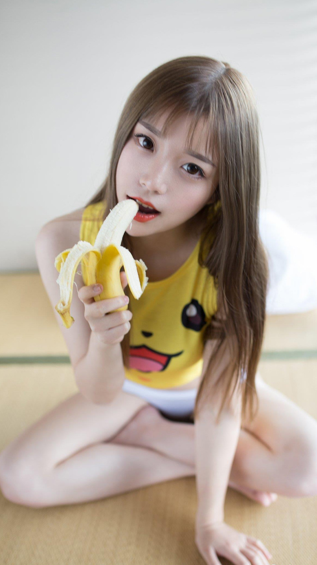 美女吃香蕉污图 美女qq被污图(2)(点击浏览下一张趣图)