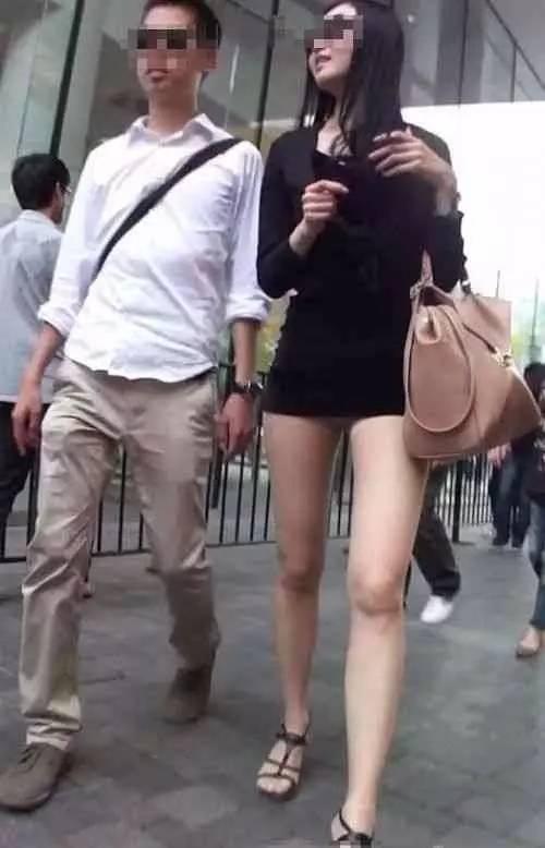 美女小短裙肉丝图片 脱女吧(3)(点击浏览下一张趣图)