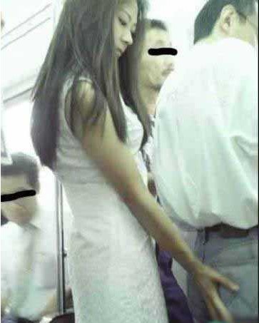 摸14岁小女孩 火车站摸女童(2)(点击浏览下一张趣图)