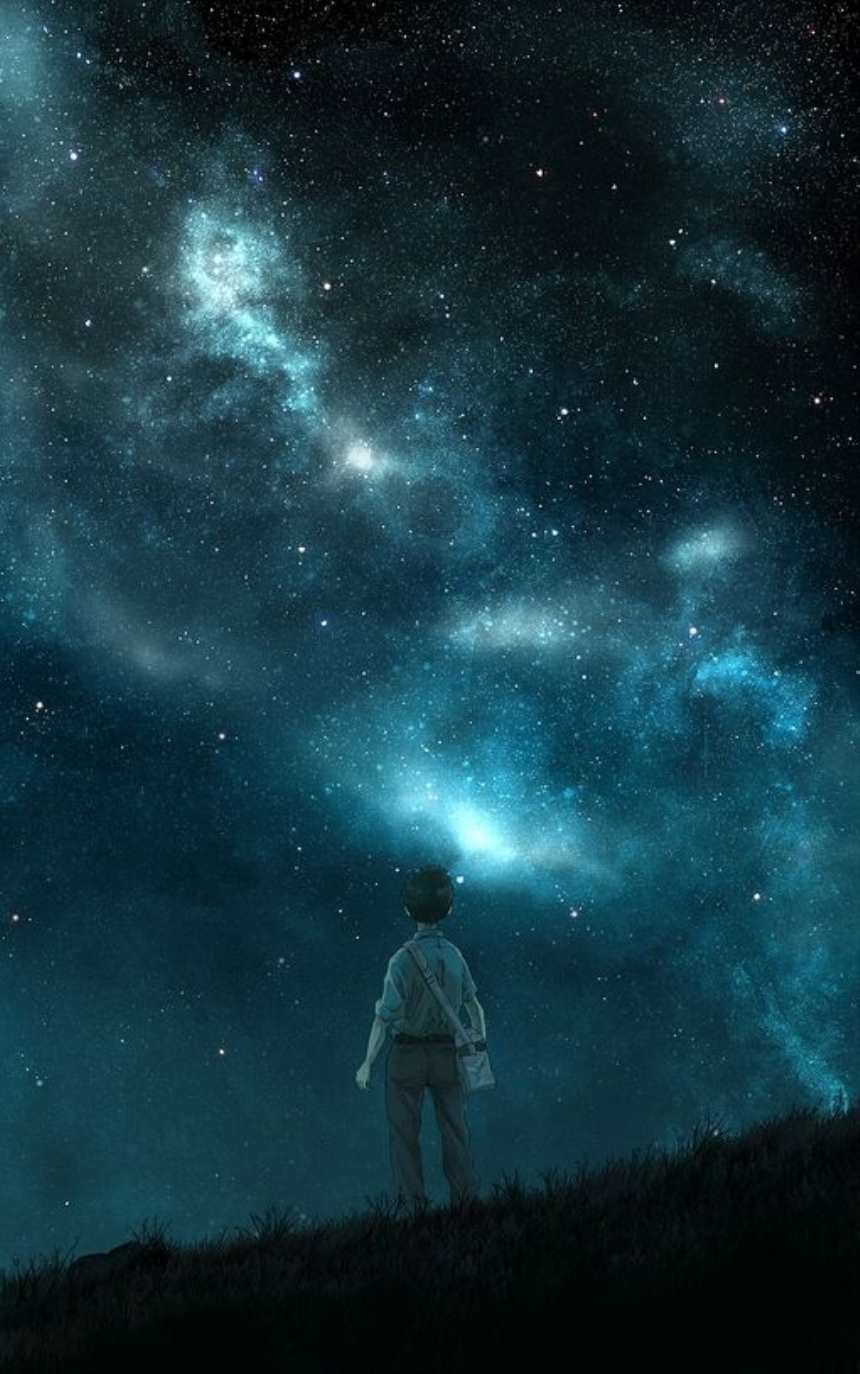 小男孩黑色夜空下远望天空繁星图片(点击浏览下一张趣图)