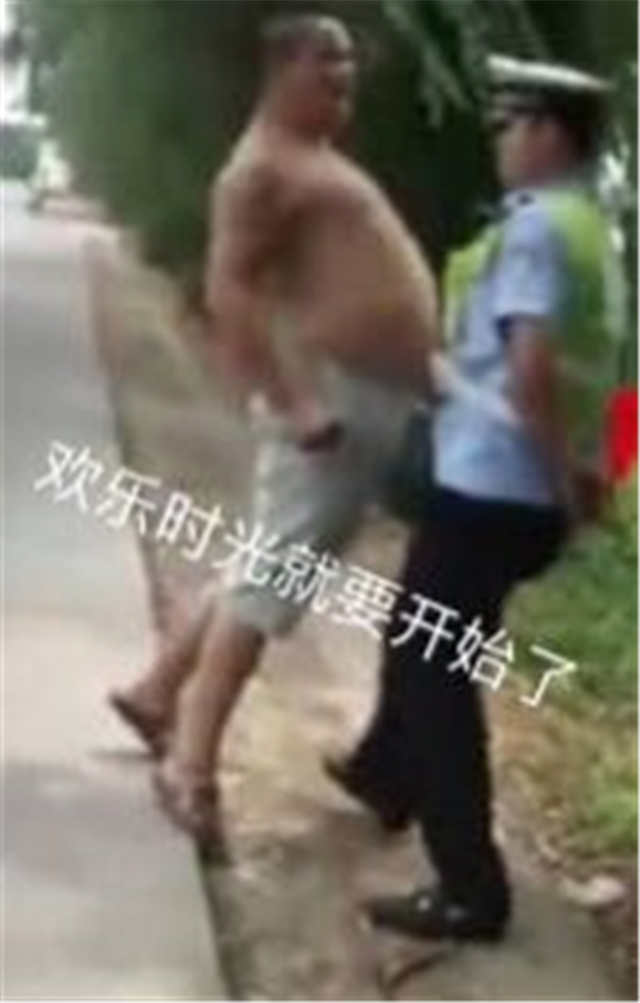 欢乐时光就要开始了（西瓜大肚子小贩顶城管）(点击浏览下一张趣图)