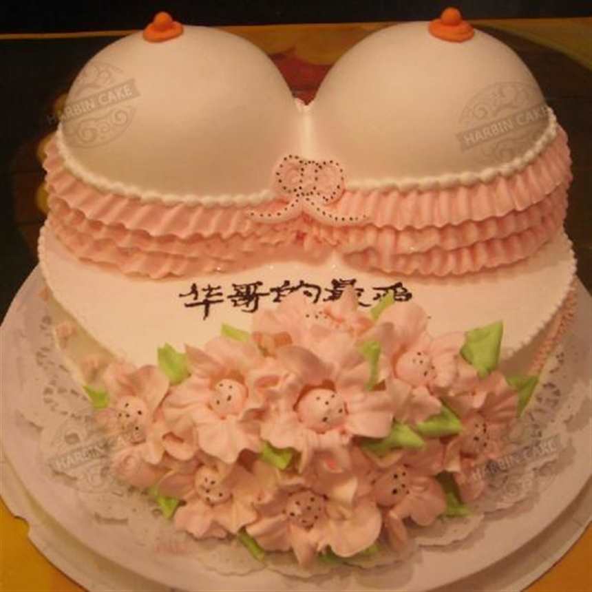 胸罩造型生日蛋糕(点击浏览下一张趣图)