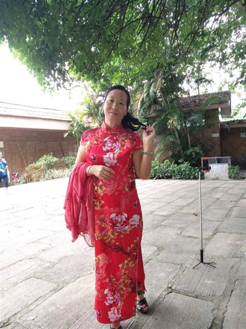 老年姐妹魅力旗袍美篇(5)(点击浏览下一张趣图)