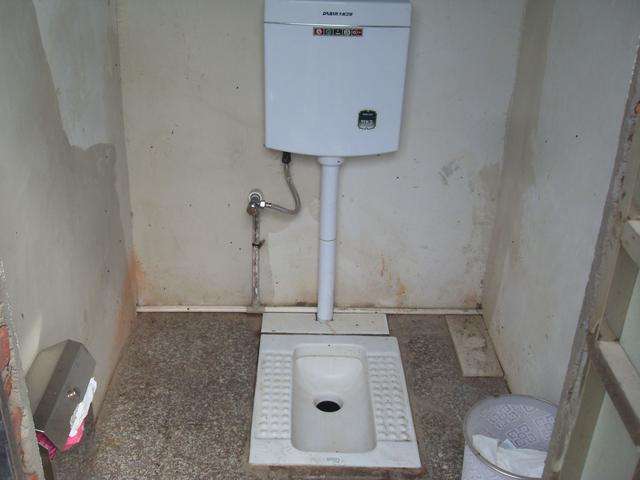 农村卫生厕所图片(点击浏览下一张趣图)