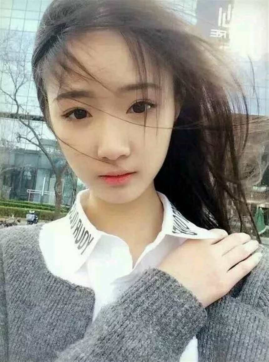 美女看起来好清纯啊(点击浏览下一张趣图)