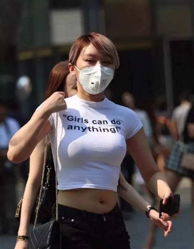 美女口罩哺乳奶头图片(点击浏览下一张趣图)