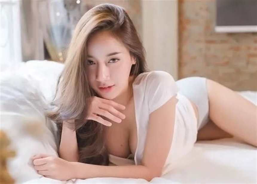 22岁泰国网红嫩模,女神级的丰满大胸,性感十足!(点击浏览下一张趣图)