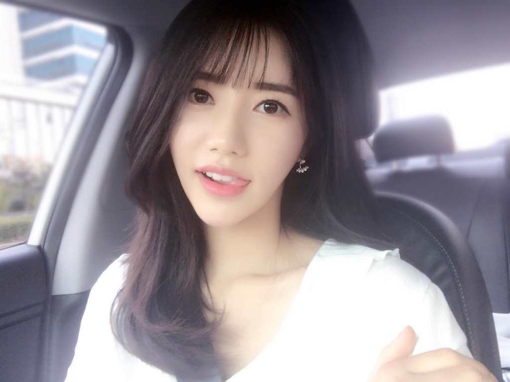 韩国美女车模,精致甜美有仙气(点击浏览下一张趣图)