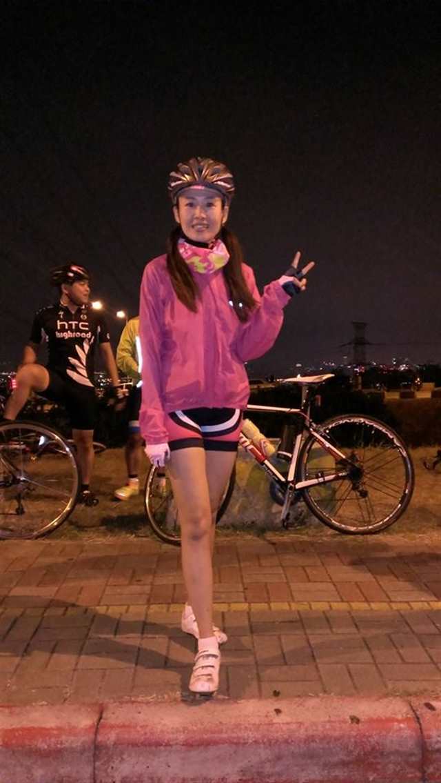 那个美女能穿着长筒高跟靴子踩我的脸,嘴 (点击浏览下一张趣图)