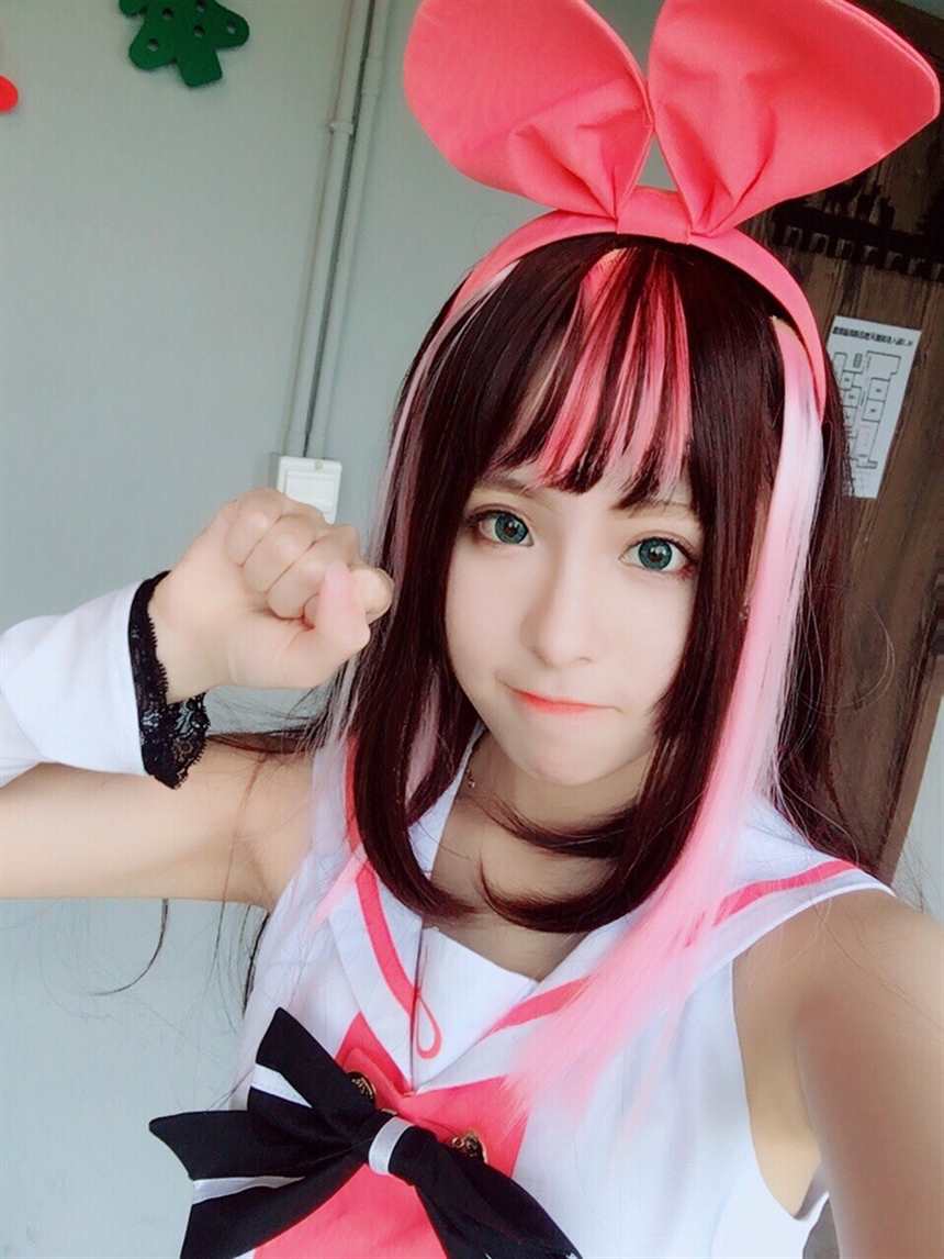 cosplay 人工智能ai酱 试妆 正片(点击浏览下一张趣图)