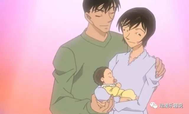 佐藤警官的前半生充满了坎坷，她的感情之路非常不顺利