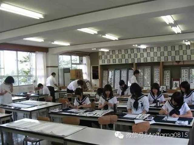 通过对京都动画中制服的描写让大家领略JK制服的魅力和京阿尼staff对制作动画细致认真的态度