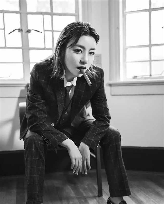 wuli玥小寳cos的是《我的朋友很少》的女主角柏崎星奈