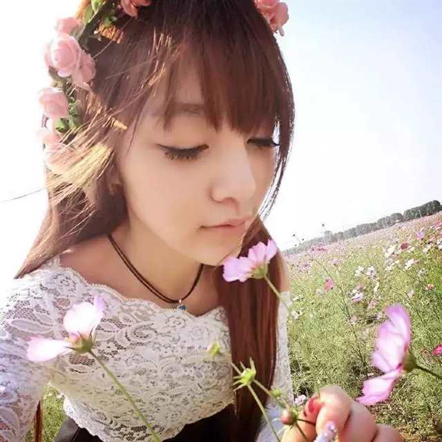 wuli玥小寳cos的是《我的朋友很少》的女主角柏崎星奈