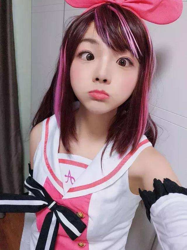 cosplay 美少女 kizuna ai 绊爱 樱群(点击浏览下一张趣图)