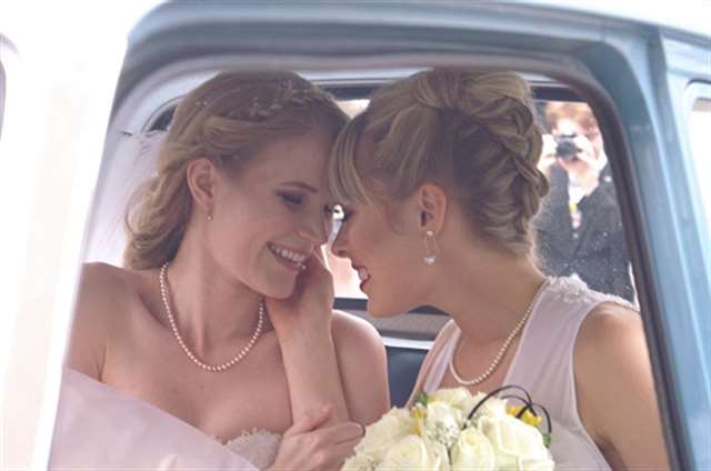 两位美女coser结婚Supergirl和PowerGirl结婚了