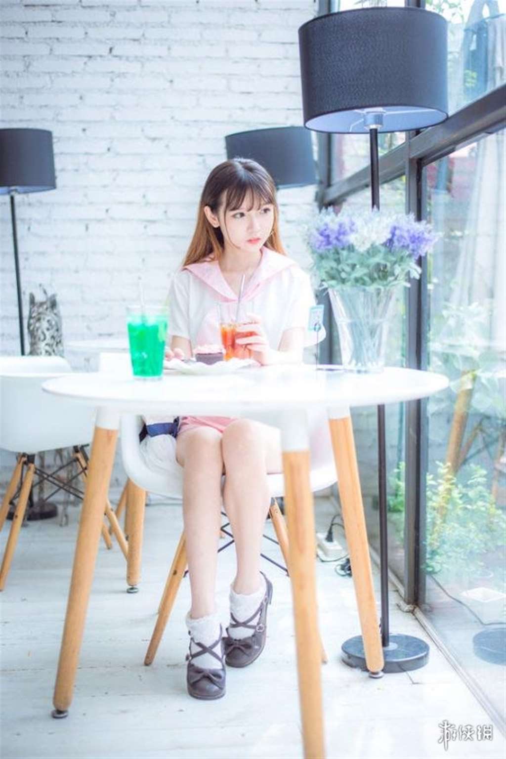 白丝h福利液液酱视频 当一个萌妹子穿上白丝