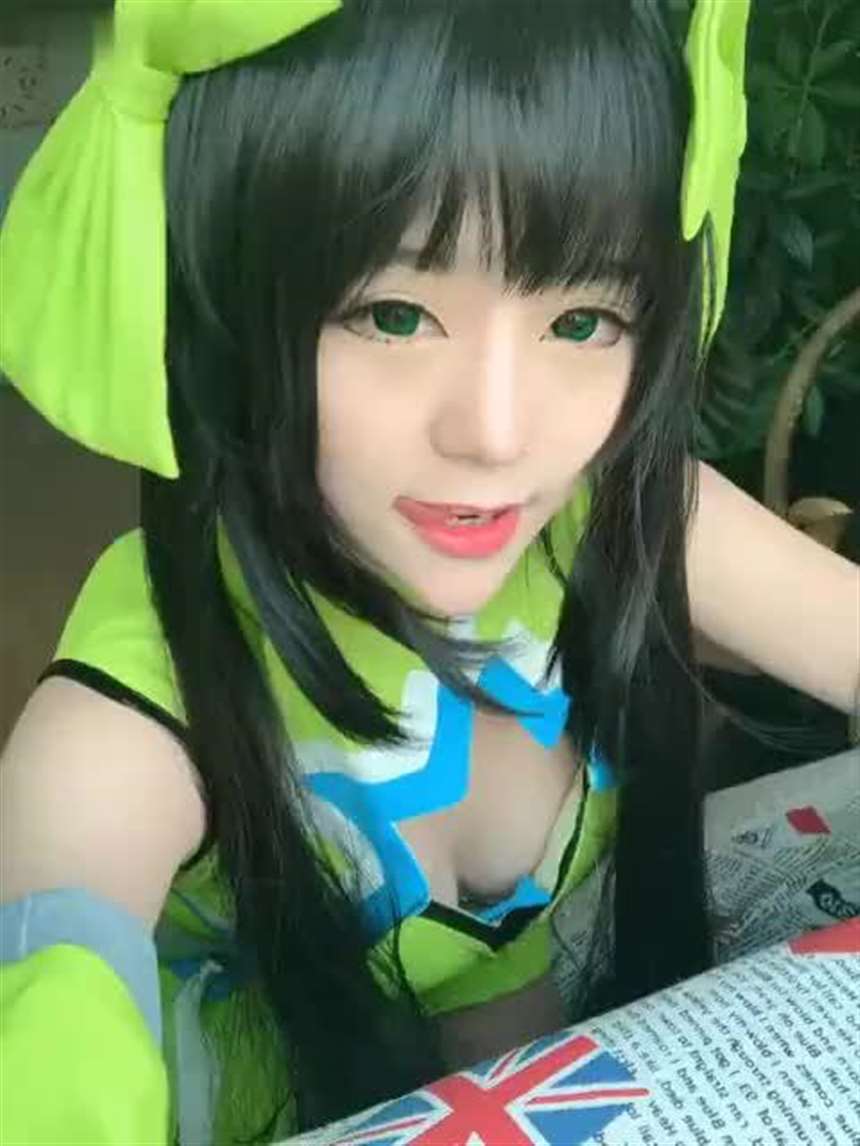 小玲酱汁cos(2)(点击浏览下一张趣图)