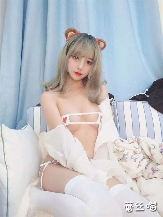 超高人气的微博 cosplay 写真美女网红【过期米线线喵】