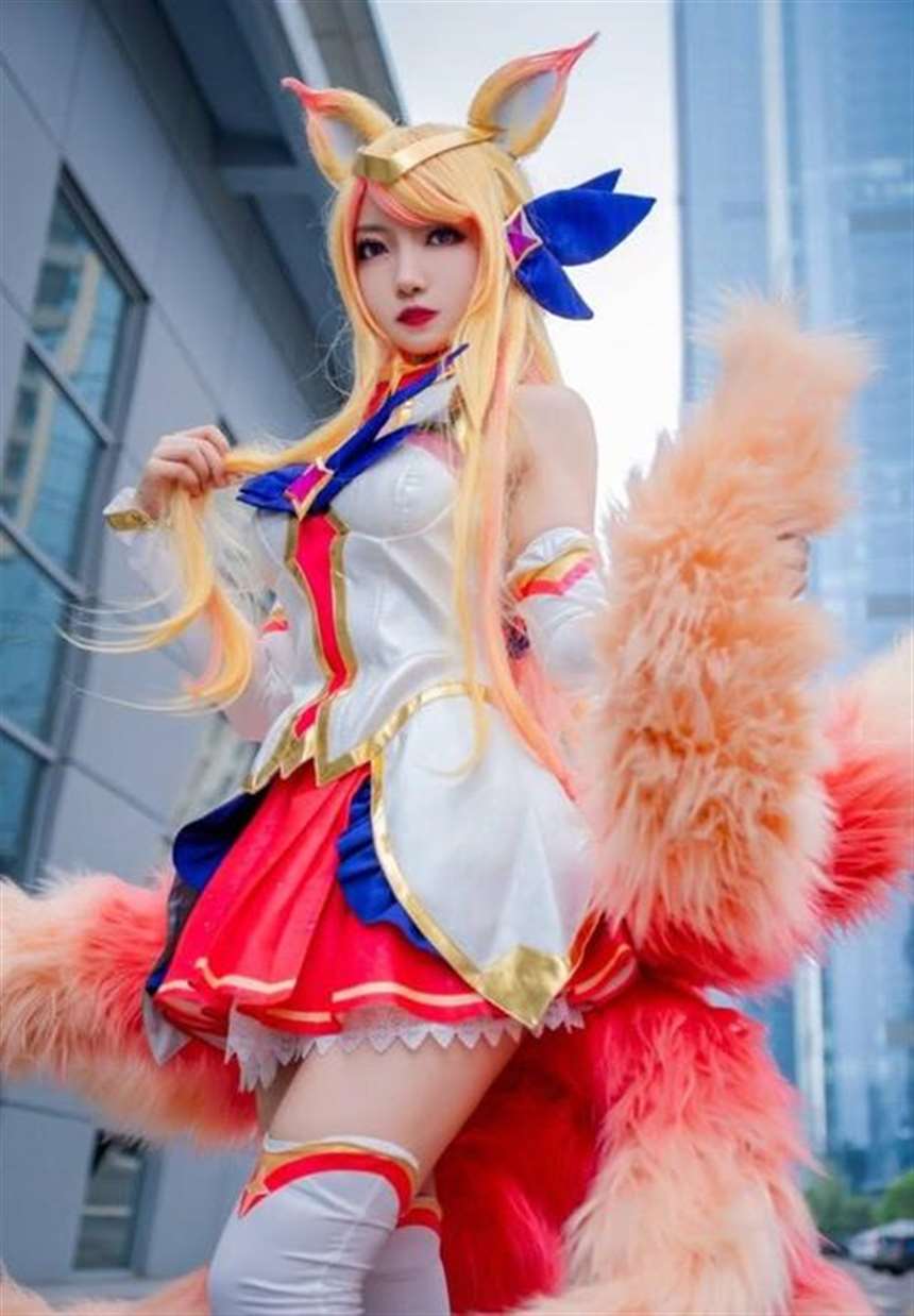 液液酱cosplay露出(4)(点击浏览下一张趣图)