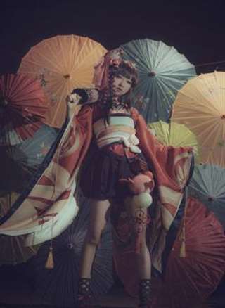 液液酱YeYe私拍福利：lol皮城女警Cosplay