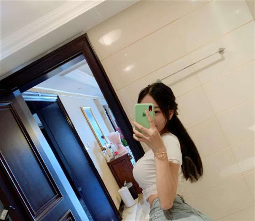 斗鱼的三大福利主播小玉放出福利照片