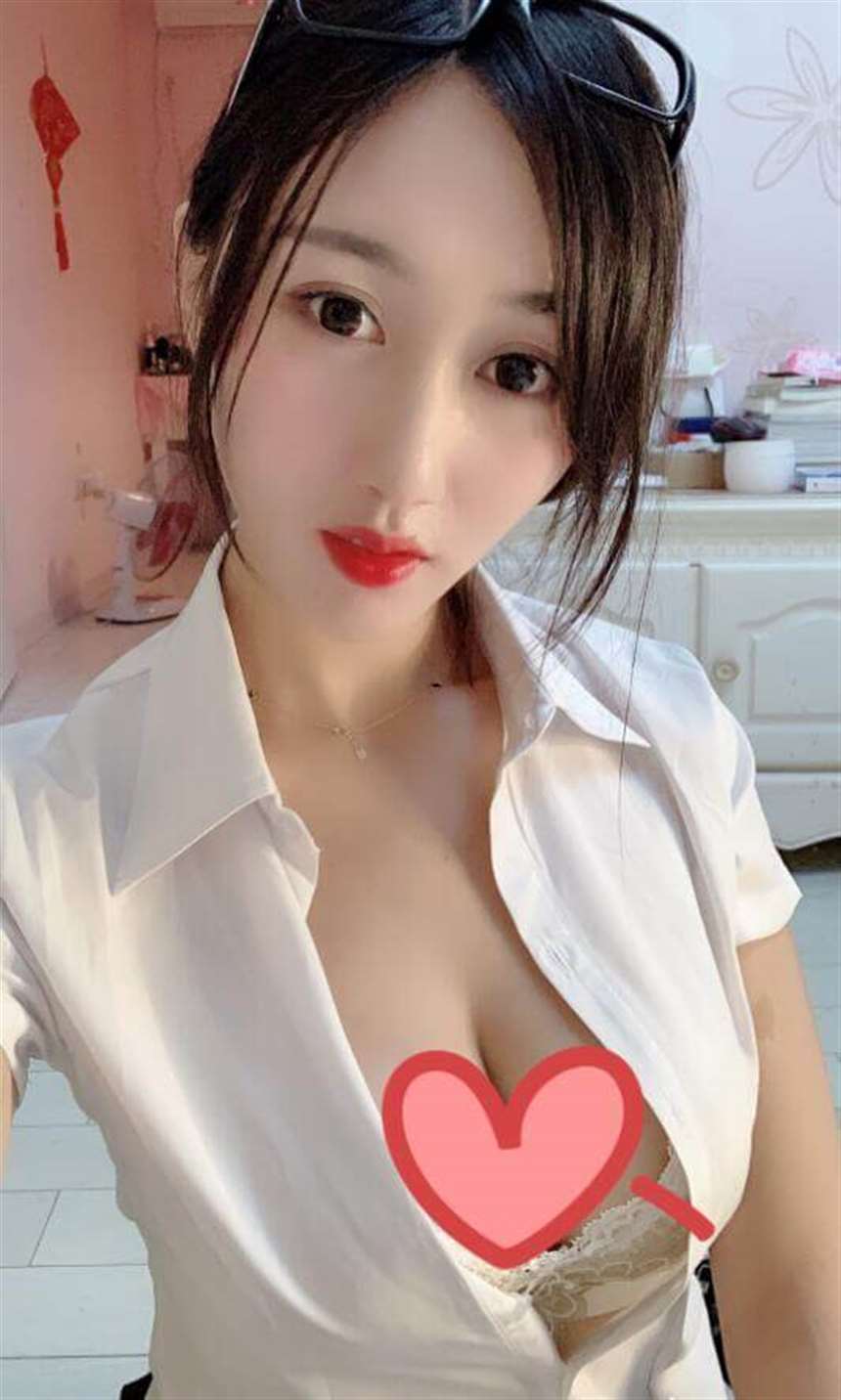 斗鱼小小玉酱火箭飞机定制视频（点击查看大图