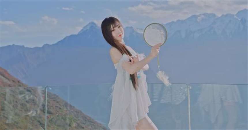 咬人猫30多岁为什么能火这么久？