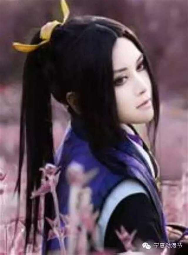 kenn王爷，原名傅邵仪，昵称王爷、小啃啃、啃爷，中国著名coser