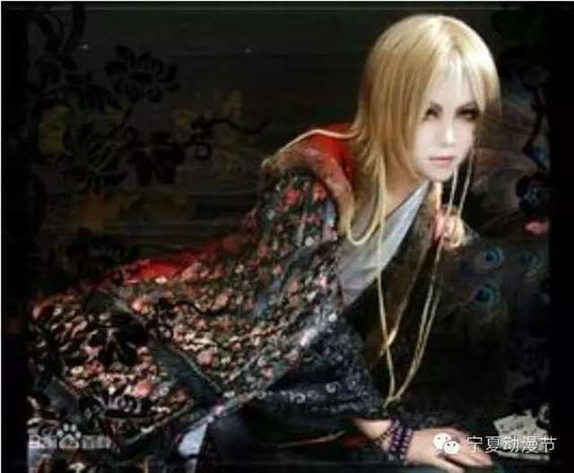 kenn王爷，原名傅邵仪，昵称王爷、小啃啃、啃爷，中国著名coser