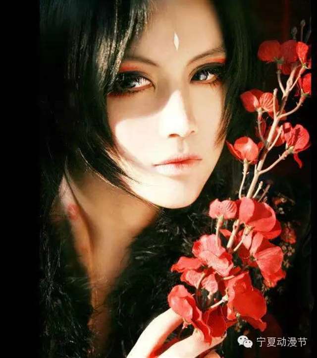 kenn王爷，原名傅邵仪，昵称王爷、小啃啃、啃爷，中国著名coser