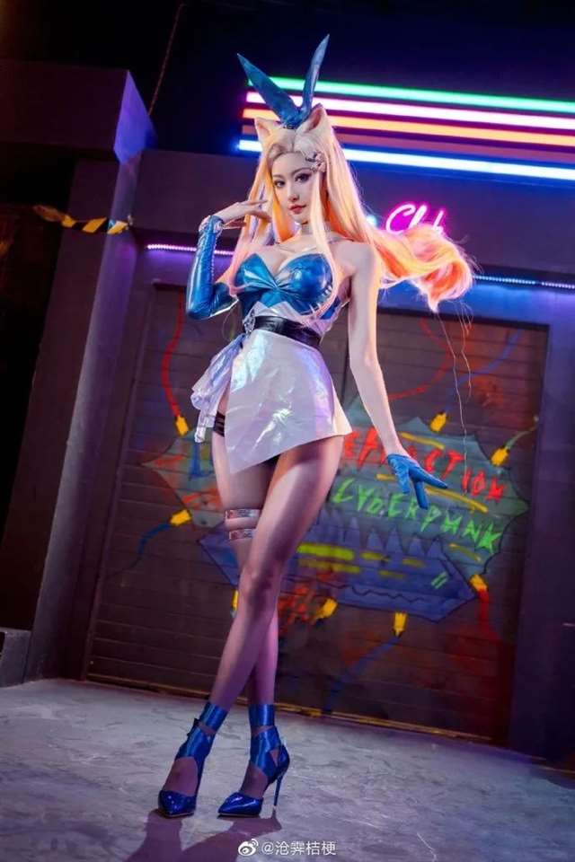 网红coser骗取男友100w买了1w的“玩具”和他人玩sm！