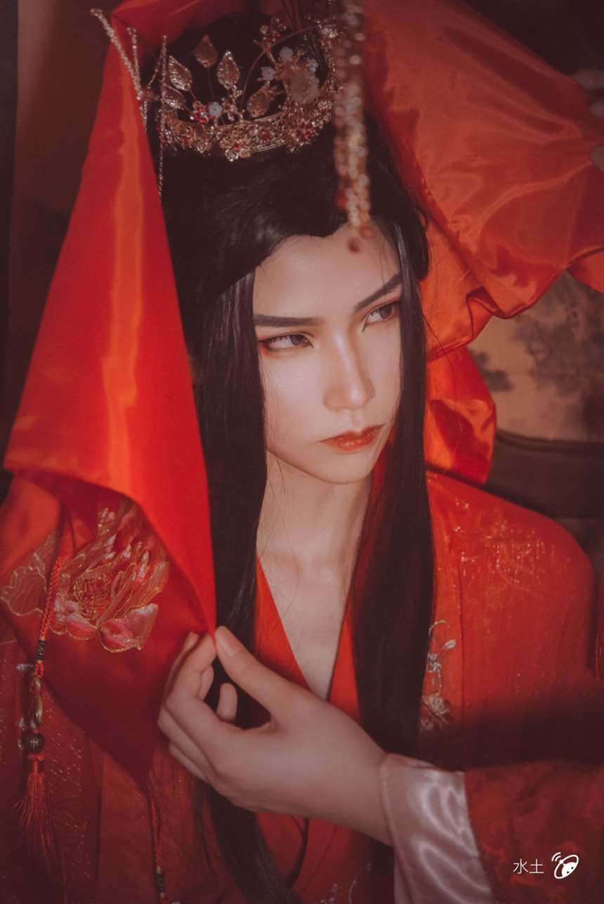 【二哈和他的白猫师尊】楚妃 剧情cos(点击浏览下一张趣图)