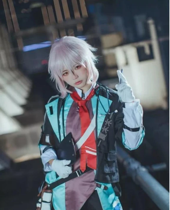 猫君君 明日方舟 cos(点击浏览下一张趣图)