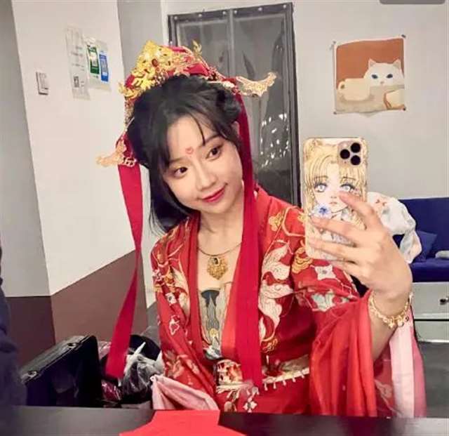 二次元圈子“第一萝莉” 王奕萌真实容颜